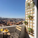 Gaya Avenue Flats - Elegant Contemporary Flats With Balcony شقة *