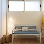 Gaya Avenue Flats - Elegant Contemporary Flats With Balcony شقة