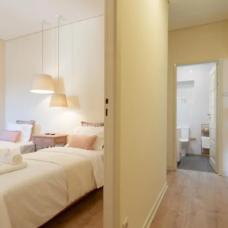 Gaya Avenue Flats - Elegant Contemporary Flats With Balcony *