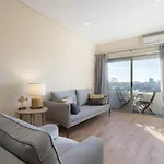 Gaya Avenue Flats - Elegant Contemporary Flats With Balcony *
