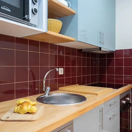 Gaya Avenue Flats - Elegant Contemporary Flats With Balcony *