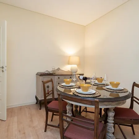 Gaya Avenue Flats - Elegant Contemporary Flats With Balcony *