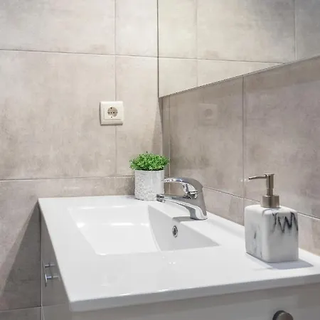 Gaya Avenue Flats - Elegant Contemporary Flats With Balcony Apartment *