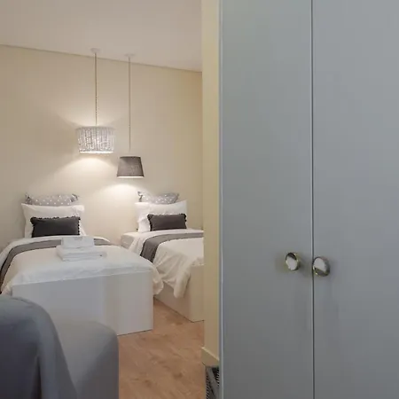 Gaya Avenue Flats - Elegant Contemporary Flats With Balcony *