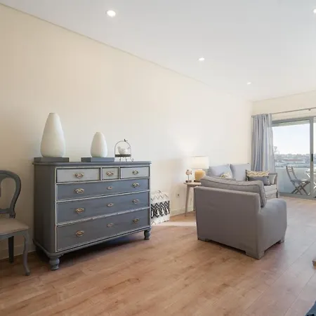 Apartment Gaya Avenue Flats - Elegant Contemporary Flats With Balcony