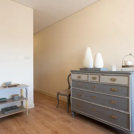 Gaya Avenue Flats - Elegant Contemporary Flats With Balcony *