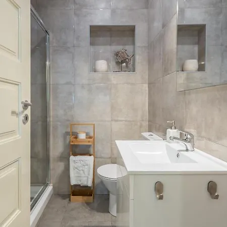 Gaya Avenue Flats - Elegant Contemporary Flats With Balcony