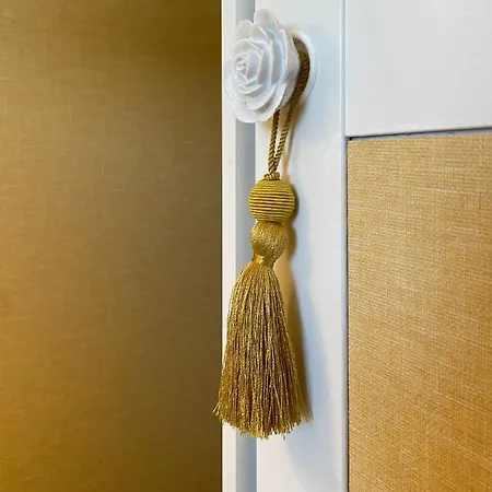 Gaya Avenue Flats - Elegant Contemporary Flats With Balcony *