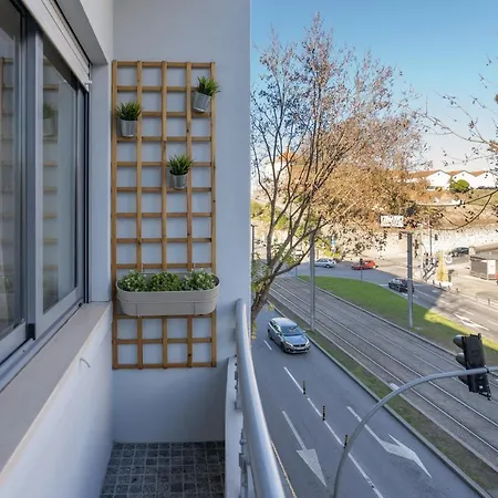 Gaya Avenue Flats - Elegant Contemporary Flats With Balcony
