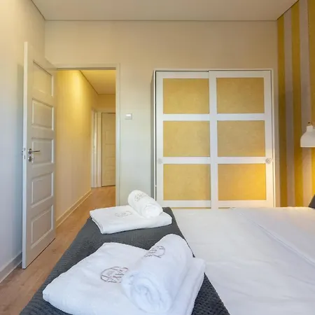 Gaya Avenue Flats - Elegant Contemporary Flats With Balcony Apartment *