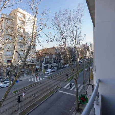 Апартаменты Gaya Avenue Flats - Elegant Contemporary Flats With Balcony *