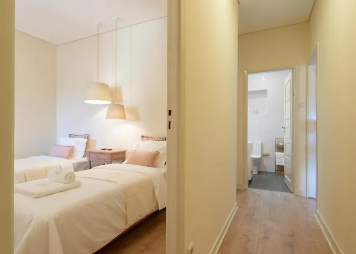 Gaya Avenue Flats - Elegant Contemporary Flats With Balcony *