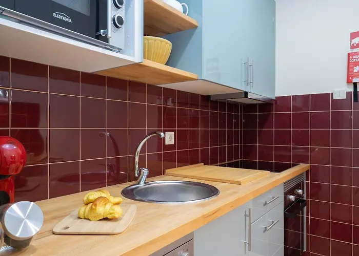 Gaya Avenue Flats - Elegant Contemporary Flats With Balcony *