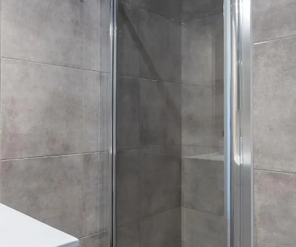 Gaya Avenue Flats - Elegant Contemporary Flats With Balcony Apartamento