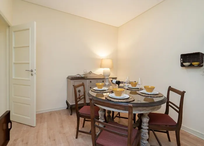 Gaya Avenue Flats - Elegant Contemporary Flats With Balcony *