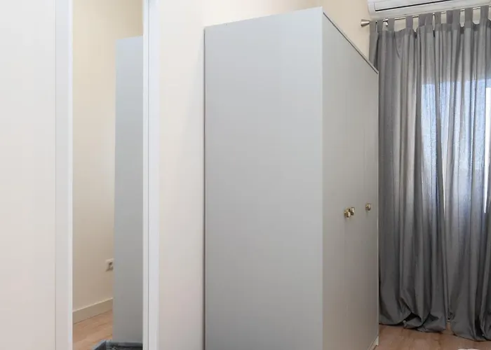 Gaya Avenue Flats - Elegant Contemporary Flats With Balcony