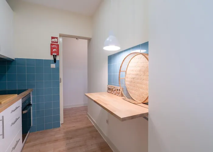 Gaya Avenue Flats - Elegant Contemporary Flats With Balcony *