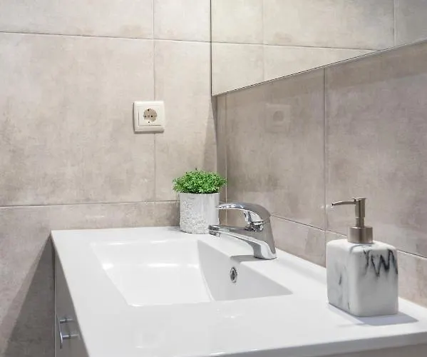 Gaya Avenue Flats - Elegant Contemporary Flats With Balcony Apartamento *