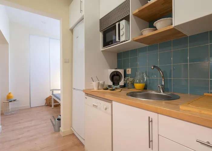 Daire Gaya Avenue Flats - Elegant Contemporary Flats With Balcony